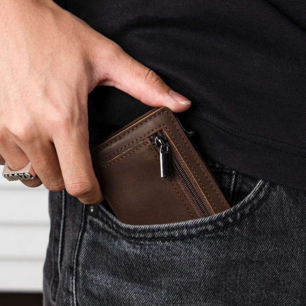 SecuriPorte™ – Elegant and Compact Anti-RFID Wallet
