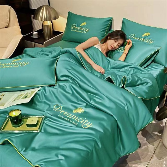 Embroidered Summer Cooling Duvet
